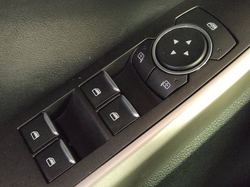 Used 2021 Ford Explorer XLT image 27