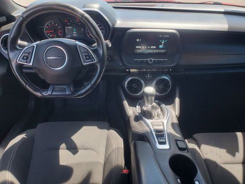 Used 2017 Chevrolet Camaro LT RWD image 18