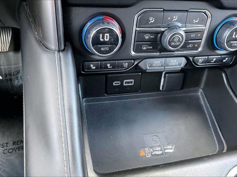 Used 2023 Chevrolet Suburban Premier AWD/4WD image 32