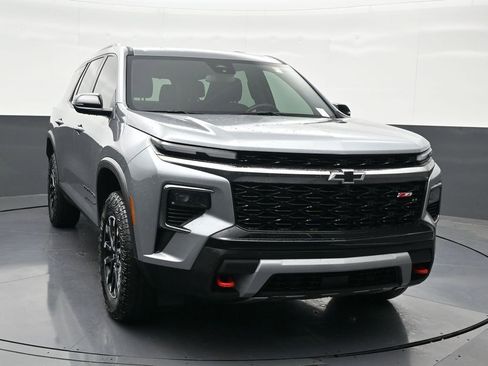 Used 2025 Chevrolet Traverse Z71 image 8