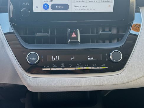 Used 2025 Toyota Corolla LE image 14