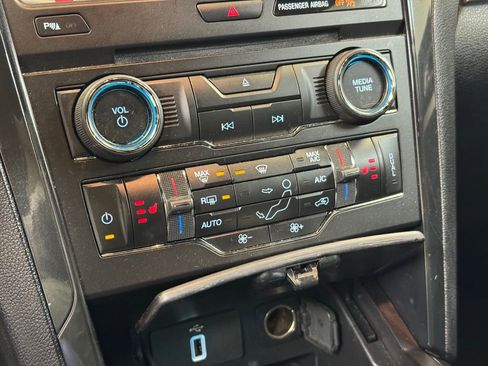 Used 2017 Ford Explorer XLT w/ Equipment Group 202A image 37