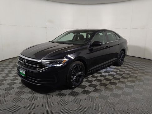 Used 2022 Volkswagen Jetta SE FWD image 2