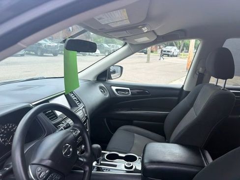 Used 2019 Nissan Pathfinder S AWD/4WD image 26