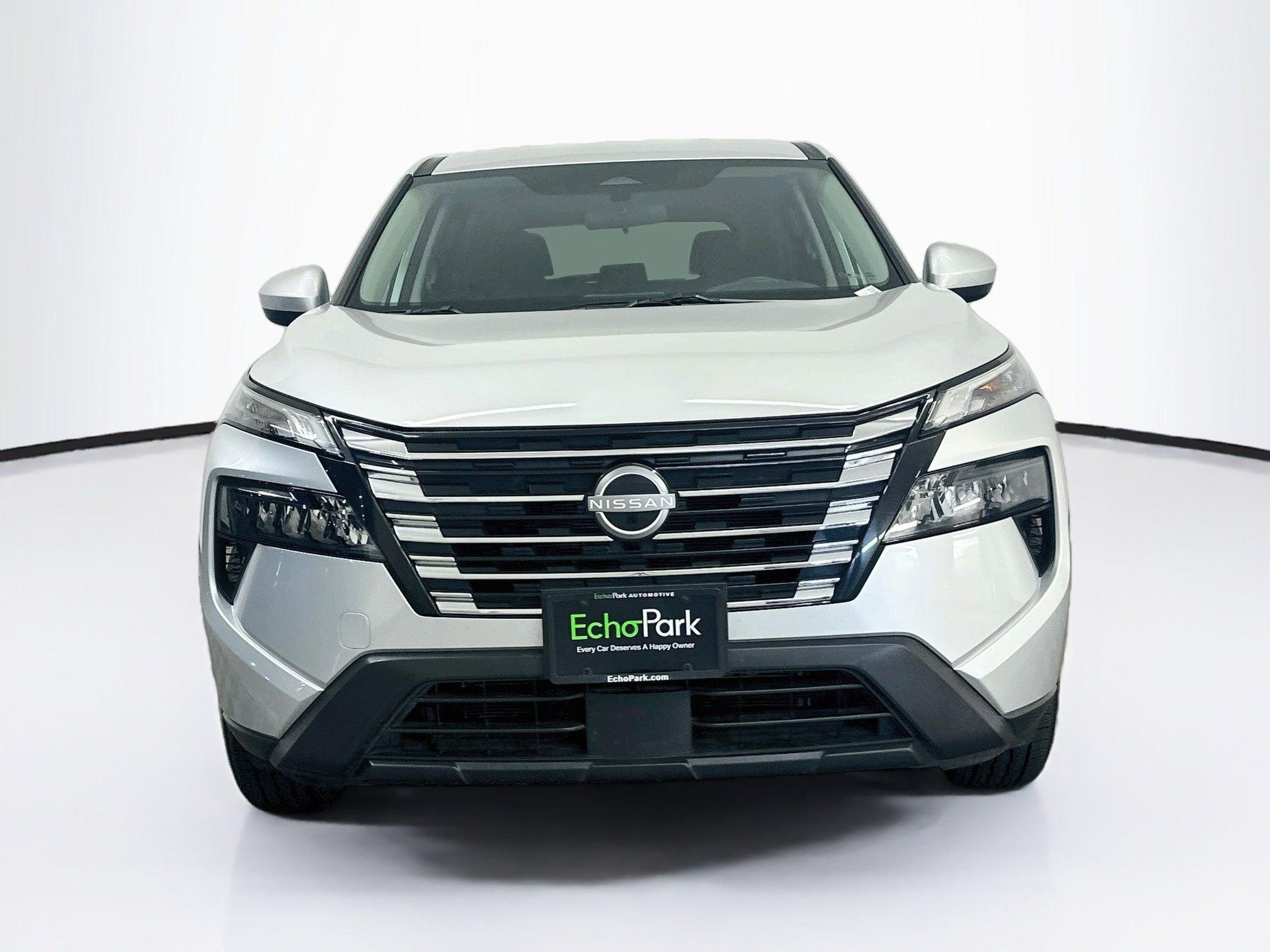 Used 2025 Nissan Rogue SV AWD/4WD image 2