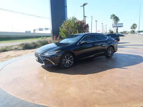Used 2024 Lexus ES 350 w/ Premium Package image 5