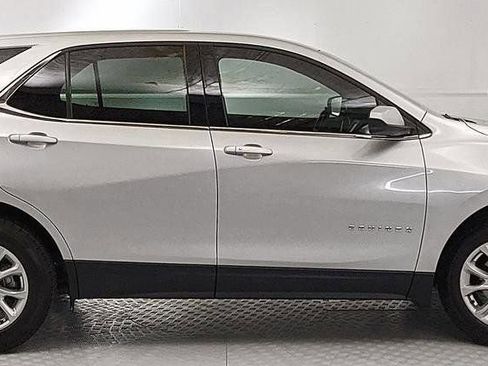 Used 2020 Chevrolet Equinox LT FWD image 2