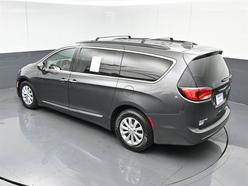 Used 2017 Chrysler Pacifica Touring-L FWD image 27