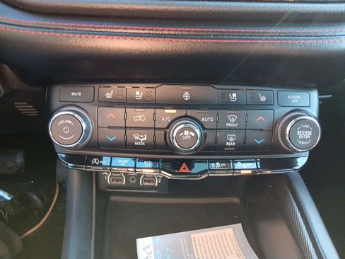 Used 2024 Dodge Durango GT image 18