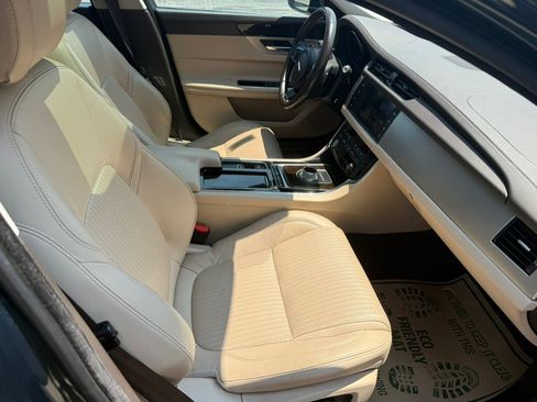 Used 2016 Jaguar XF Prestige AWD/4WD image 28