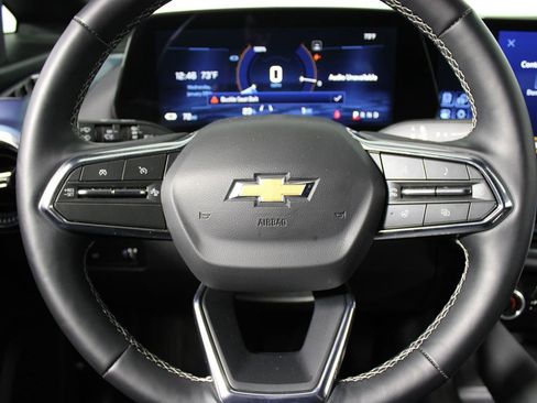 Used 2025 Chevrolet Equinox EV LT w/ Convenience Package image 6