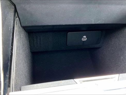 Used 2025 Land Rover Range Rover Sport SE image 36