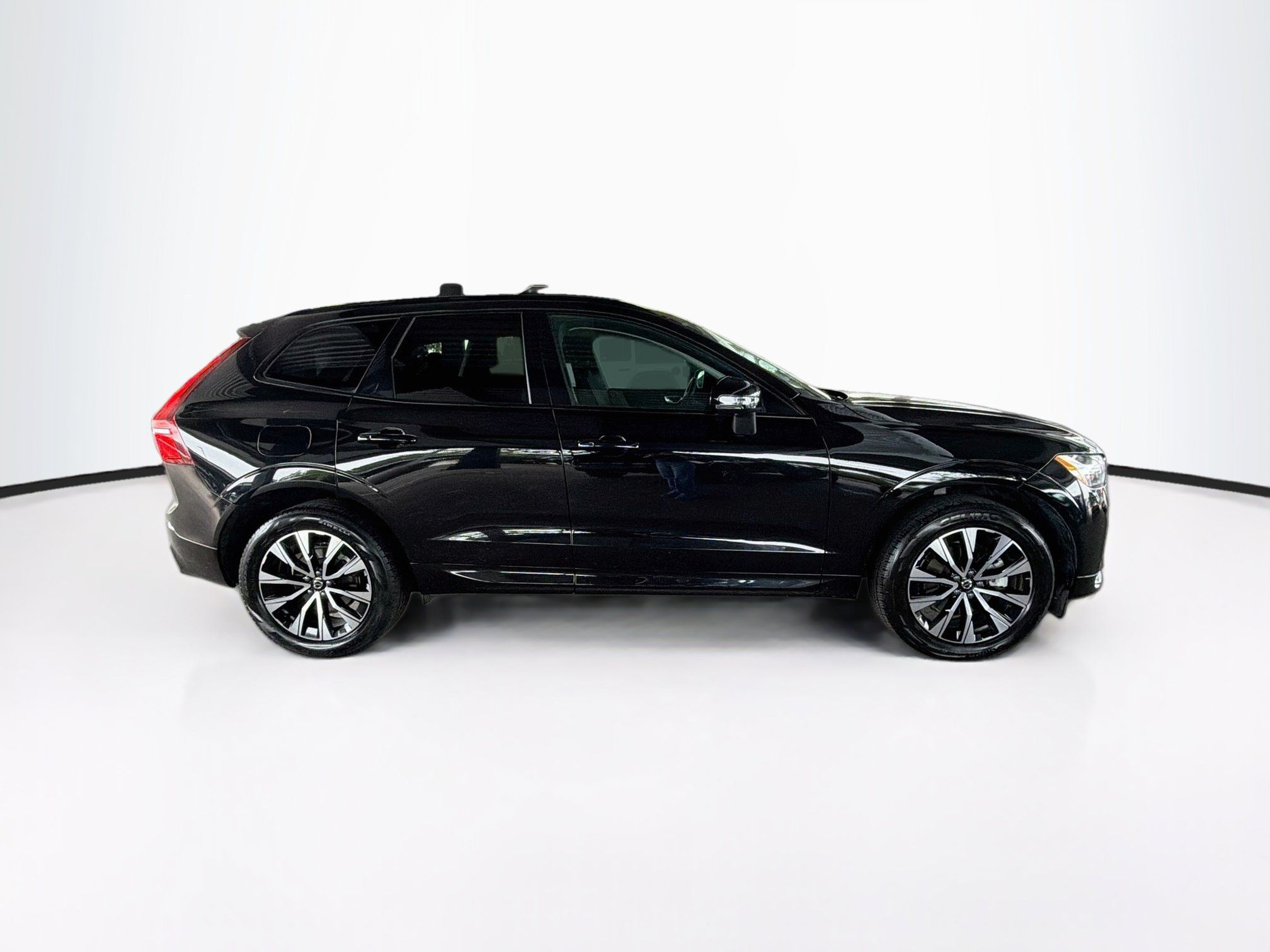 Used 2025 Volvo XC60 B5 Core AWD/4WD image 10