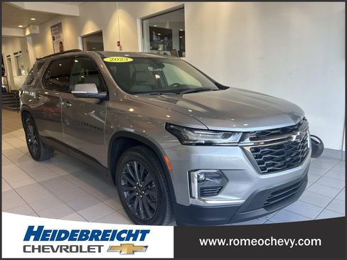 Certified 2023 Chevrolet Traverse RS FWD image 1