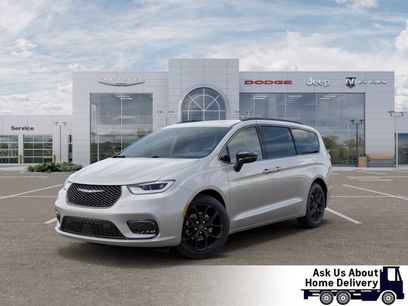 New 2026 Chrysler Pacifica Select