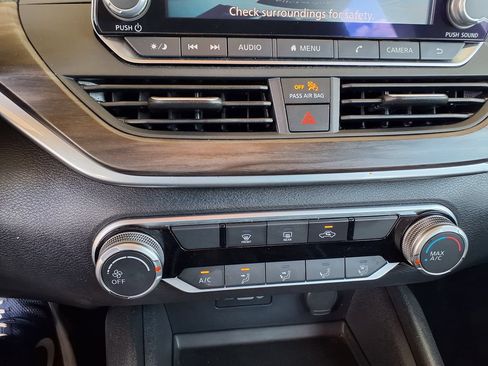 Used 2025 Nissan Altima 2.5 SV FWD image 29