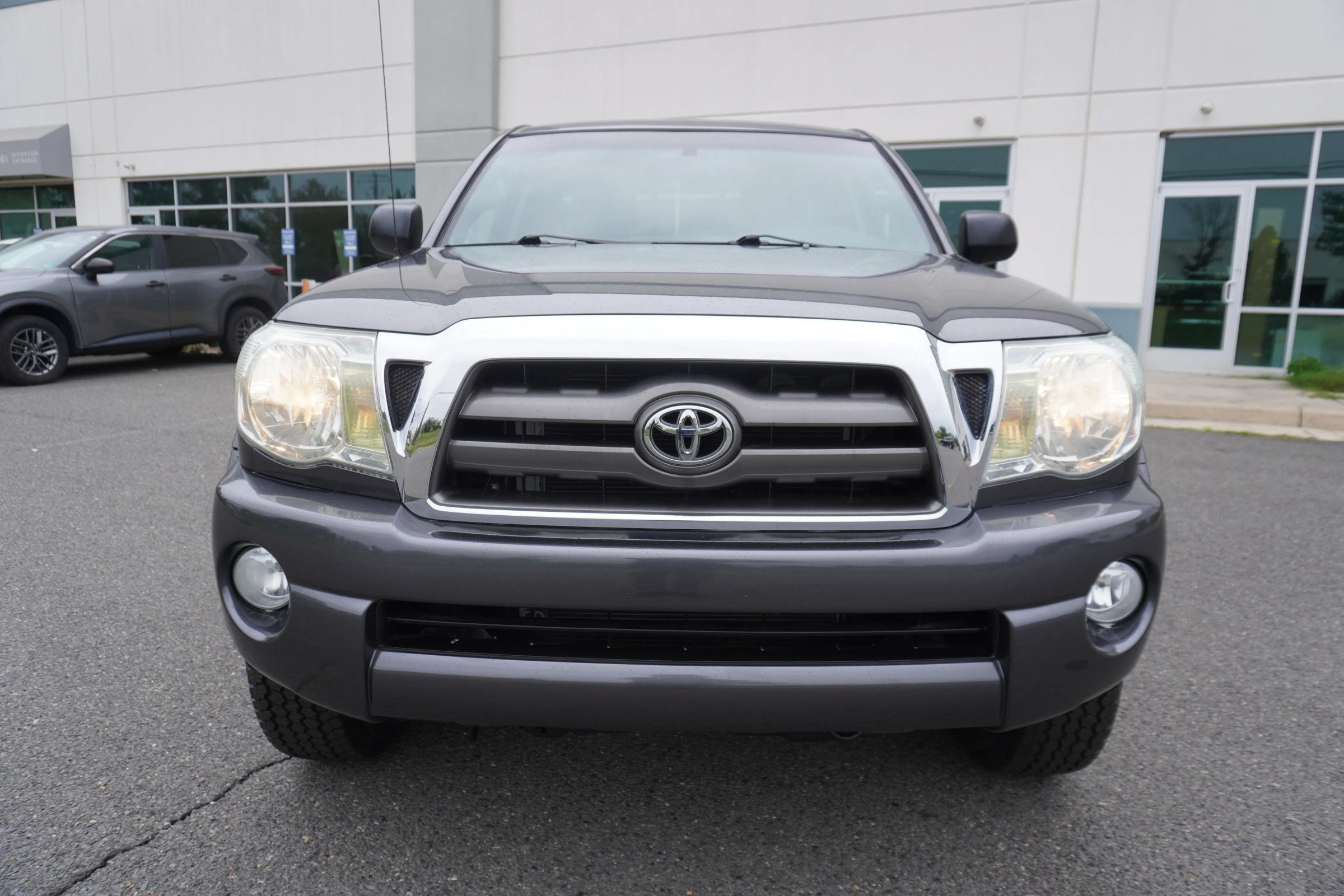 Used 2010 Toyota Tacoma 4x4 Access Cab V6 image 2