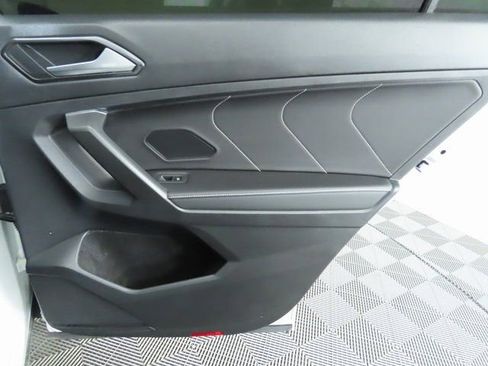 Used 2022 Volkswagen Tiguan SE R-Line image 27