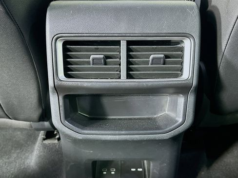 Used 2025 Volkswagen Atlas Cross Sport SE image 28