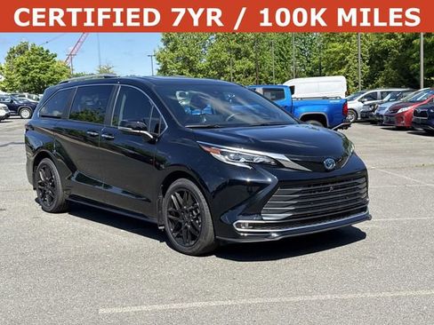 Used 2024 Toyota Sienna Platinum FWD image 1