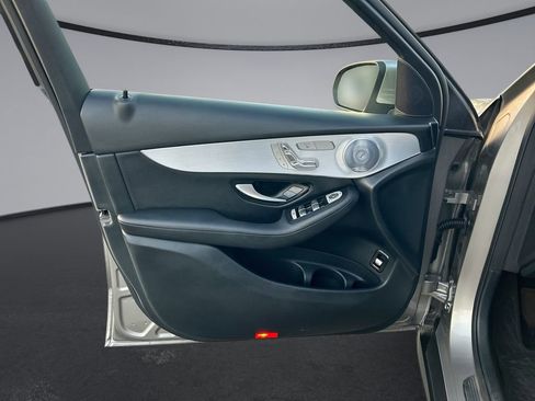 Used 2019 Mercedes-Benz GLC 300 4MATIC image 34