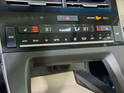 Certified 2020 Toyota Avalon XLE w/ Moonroof Package image 8