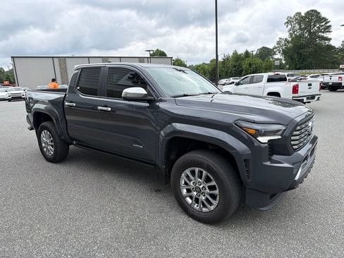 Used 2025 Toyota Tacoma Limited AWD/4WD image 10