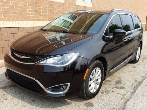 Used 2019 Chrysler Pacifica Touring-L FWD image 5