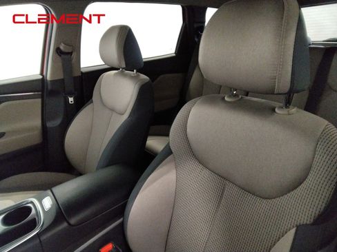 Used 2023 Hyundai Santa Fe SEL w/ Winter Weather Package image 28