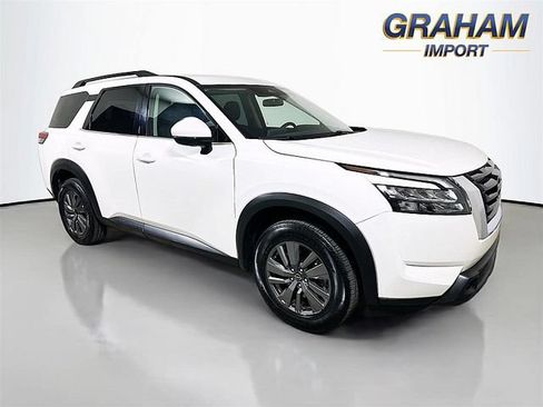 Used 2025 Nissan Pathfinder SV FWD image 1
