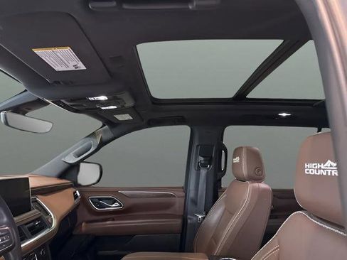 Used 2021 Chevrolet Suburban High Country image 16