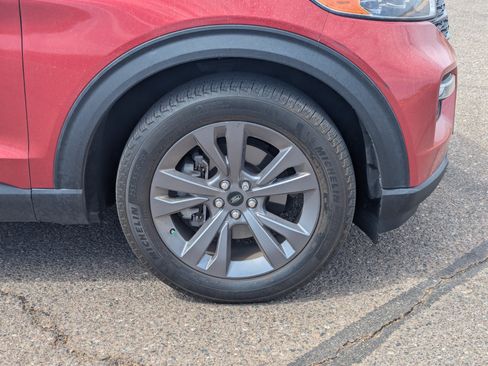 Used 2023 Ford Explorer XLT w/ Equipment Group 202A RWD image 9