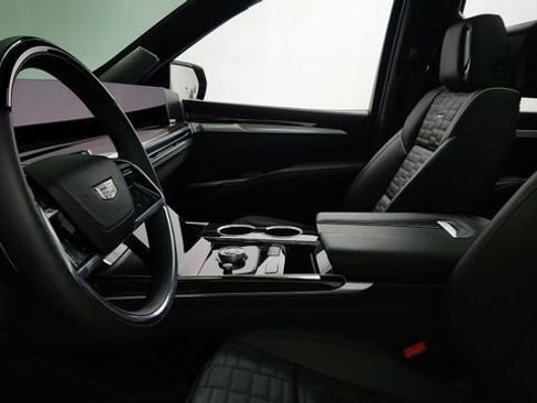 Certified 2026 Cadillac Escalade ESV Platinum Sport AWD/4WD image 9