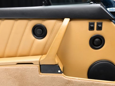 Used 1993 Porsche 911 Carrera RWD image 40