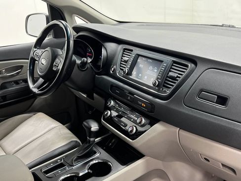 Used 2020 Kia Sedona EX FWD image 19