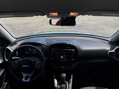 Used 2025 Kia Soul LX w/ LX Technology Package FWD image 28