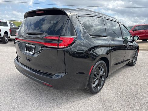 New 2026 Chrysler Pacifica Limited w/ S Appearance Package FWD image 5