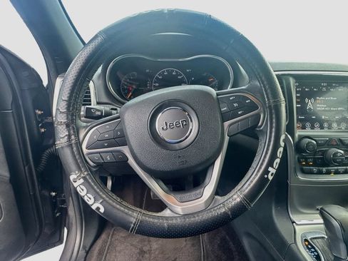 Used 2018 Jeep Grand Cherokee Laredo RWD image 12