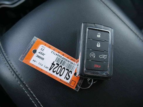 Certified 2023 Jeep Grand Cherokee L Laredo AWD/4WD image 28