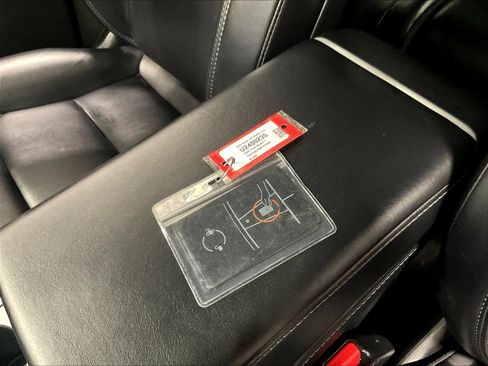 Used 2022 Tesla Model Y Long Range image 31