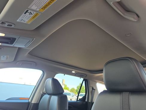 Used 2025 Honda Pilot Touring image 17