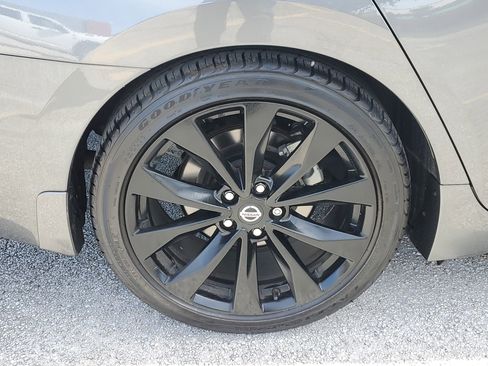 Used 2021 Nissan Maxima SR w/ Sport Mat Group image 5