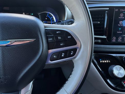 Used 2019 Chrysler Pacifica Limited w/ Advanced Safetytec Group FWD image 35