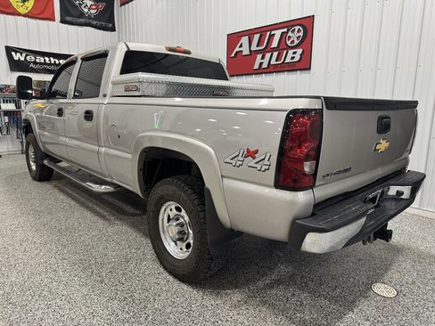 Used 2005 Chevrolet Silverado 2500 LT w/ Heavy-Duty Power Package image 3