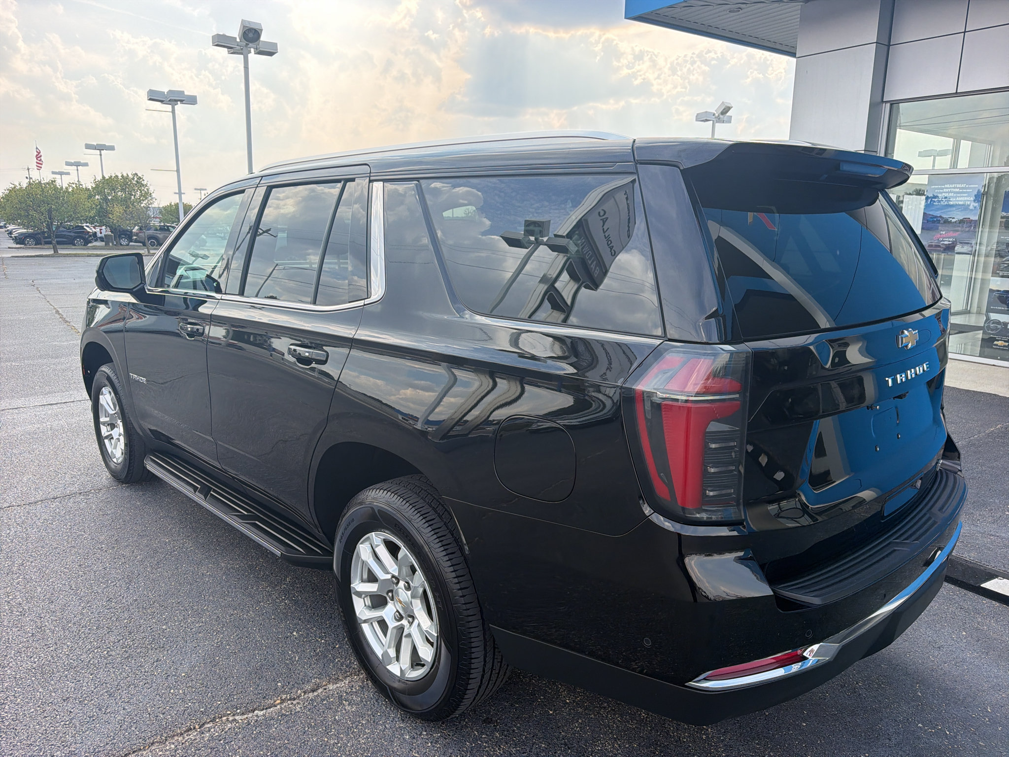 Used 2025 Chevrolet Tahoe LT AWD/4WD image 7