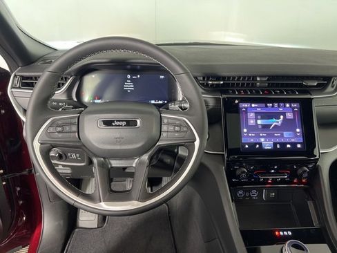 New 2025 Jeep Grand Cherokee L Altitude image 15