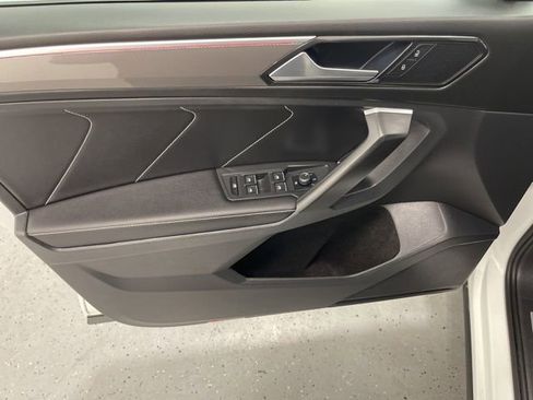 Used 2023 Volkswagen Tiguan SE R-Line image 20