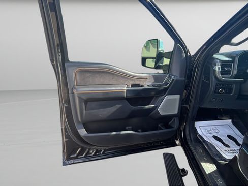 Used 2024 Ford F250 Platinum AWD/4WD image 9