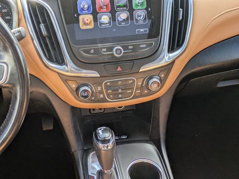 Used 2018 Chevrolet Equinox Premier image 20