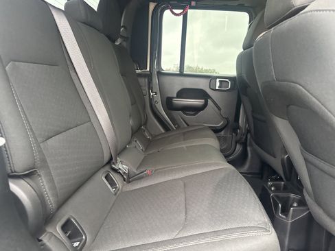 Used 2021 Jeep Gladiator Sport image 22